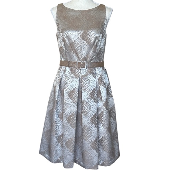 Evan Picone Dresses & Skirts - Vintage Evan Picone Silver & Tan Fit & Flare Dress Metallic Texture Belted Sz 6